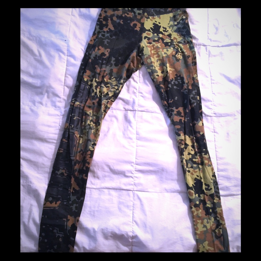 camo adidas tights w/ details on the leg